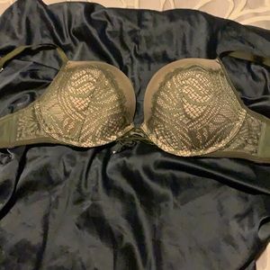 Victoria secrets very sexy push up bra